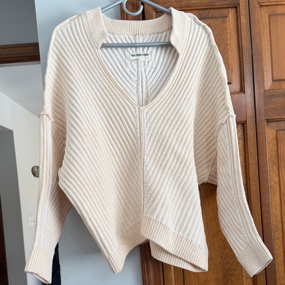 NWOT We The Free Freeway Cream V-Neck Sweater L Large - Picture 3 of 7